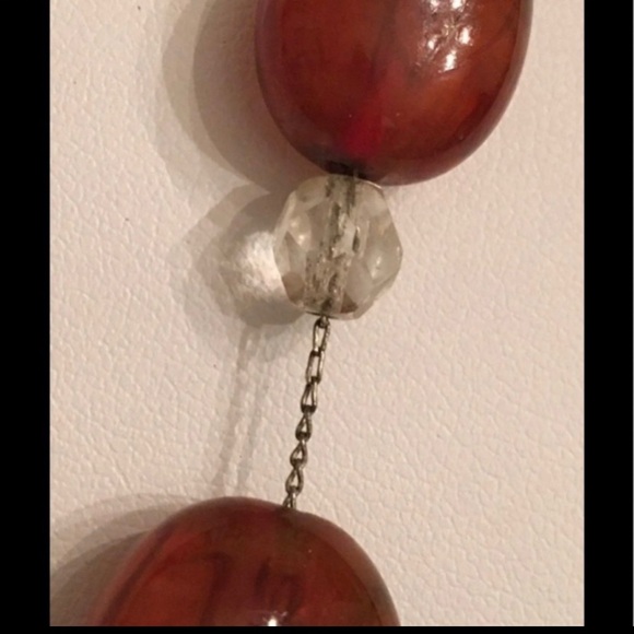 Vintage Art Glass Crystal Necklace. Strung on a silver chain. - Picture 4 of 5